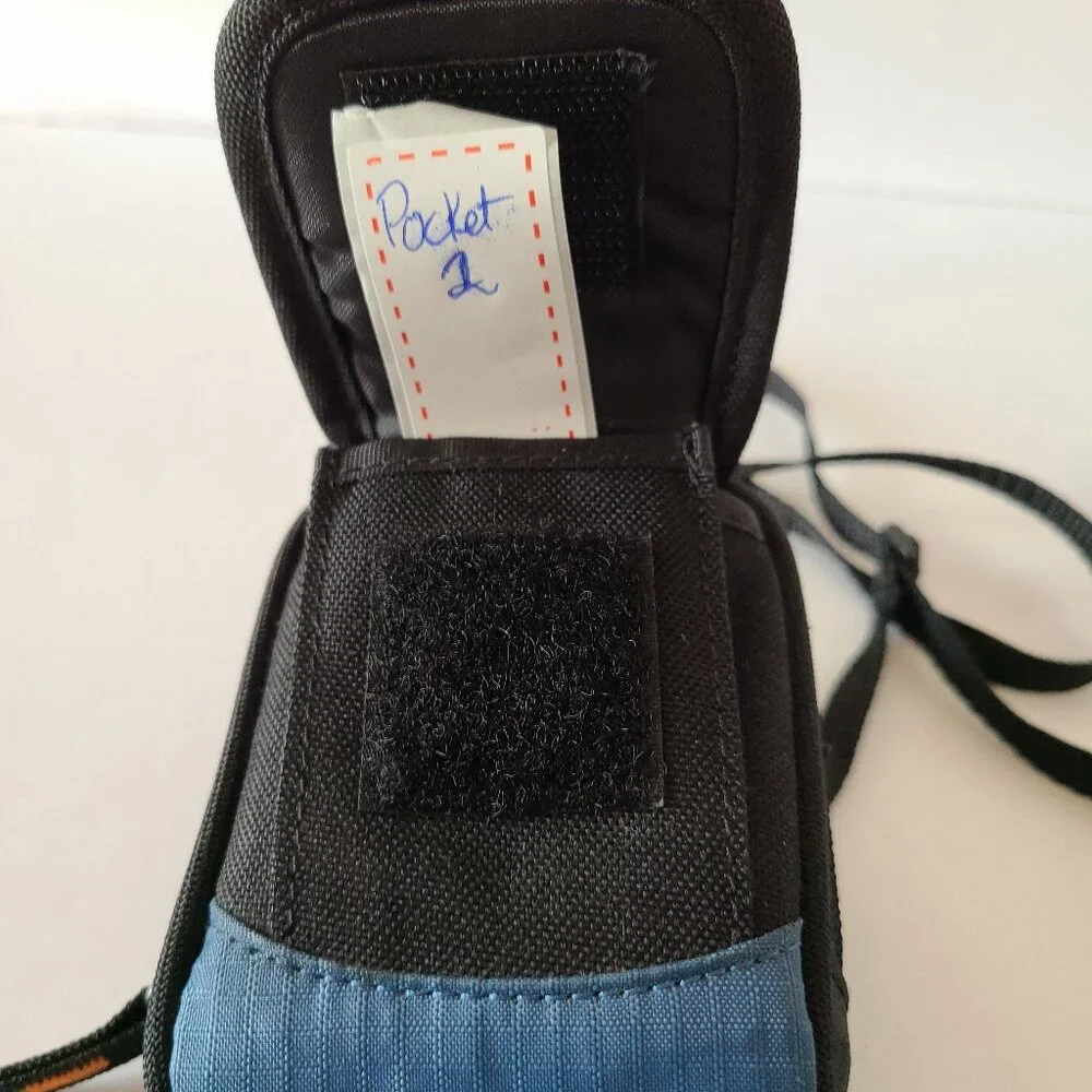 LOWEPRO RIDGE 10- DIGITAL CAMERA CASE ARTIC BLUE/BLACK WITH STRAP